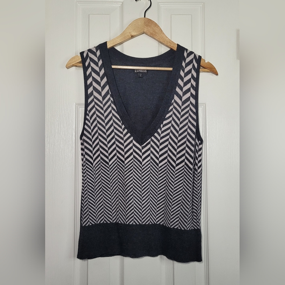 EXPRESS▪︎ Heather Gray/White Pattern V-neck Vest ▪︎ Size Large 🩶